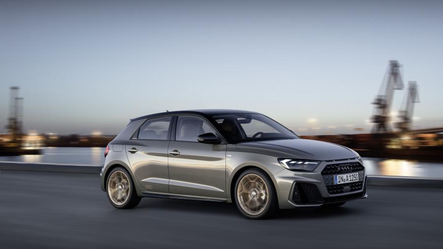  Audi A1 Sportback 35 TFSI S-Line Edition 2018 года  (WW) (фото 1 из 56)